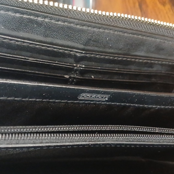 Classic Signature C Jaqard Fabric W/ Buckled Accent Zippered Cardholder Wallet - Picture 12 of 16